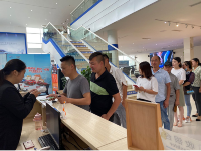 吉利豪越上市就賣脫銷,工廠連夜發車依然一車難求